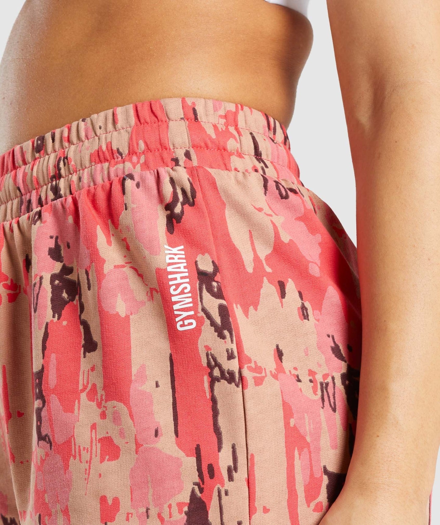 Gymshark Graphic Camo Shorts - Red Camo