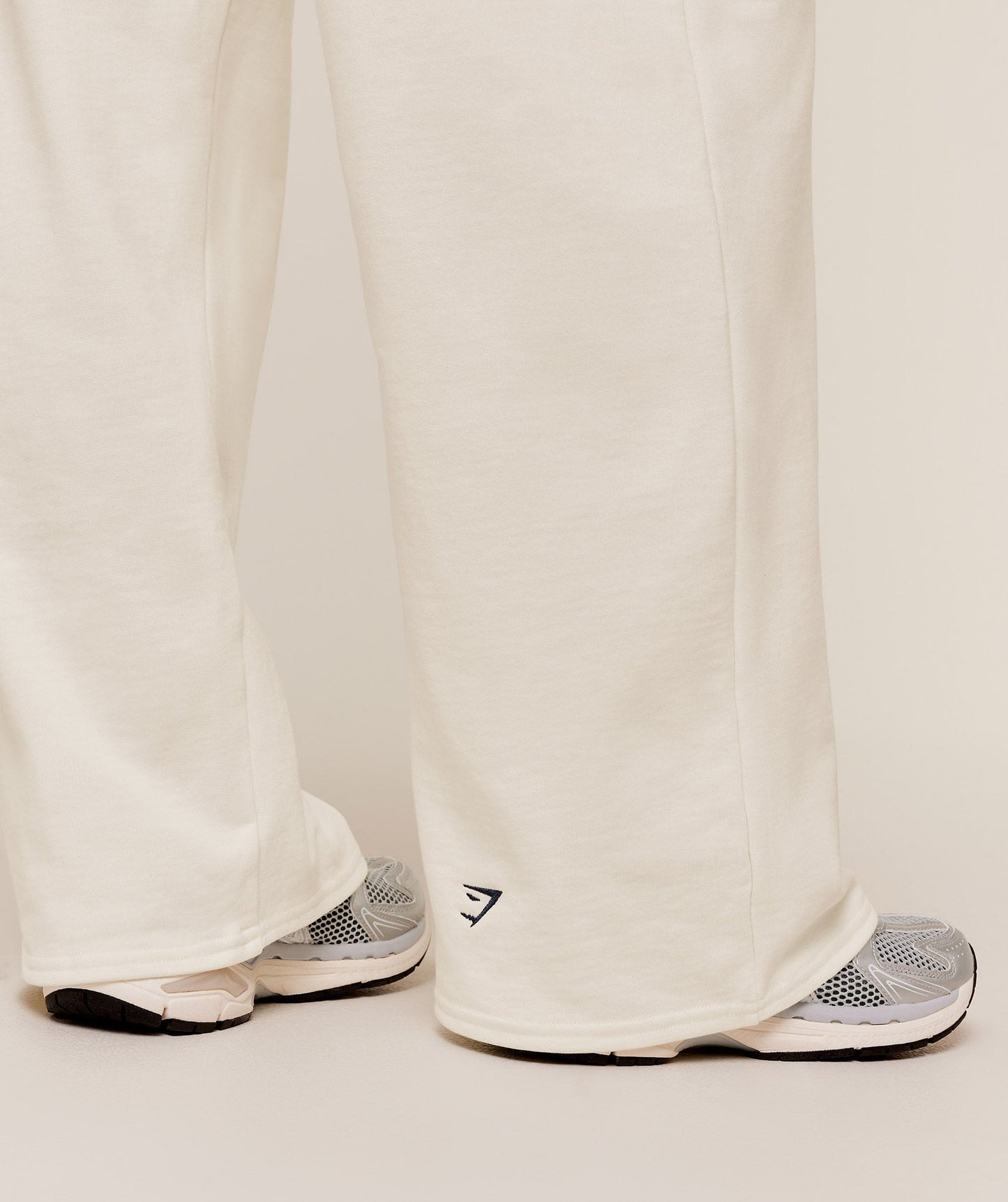 Gymshark Collegiate Graphic Straight Leg Joggers - GS Soft White