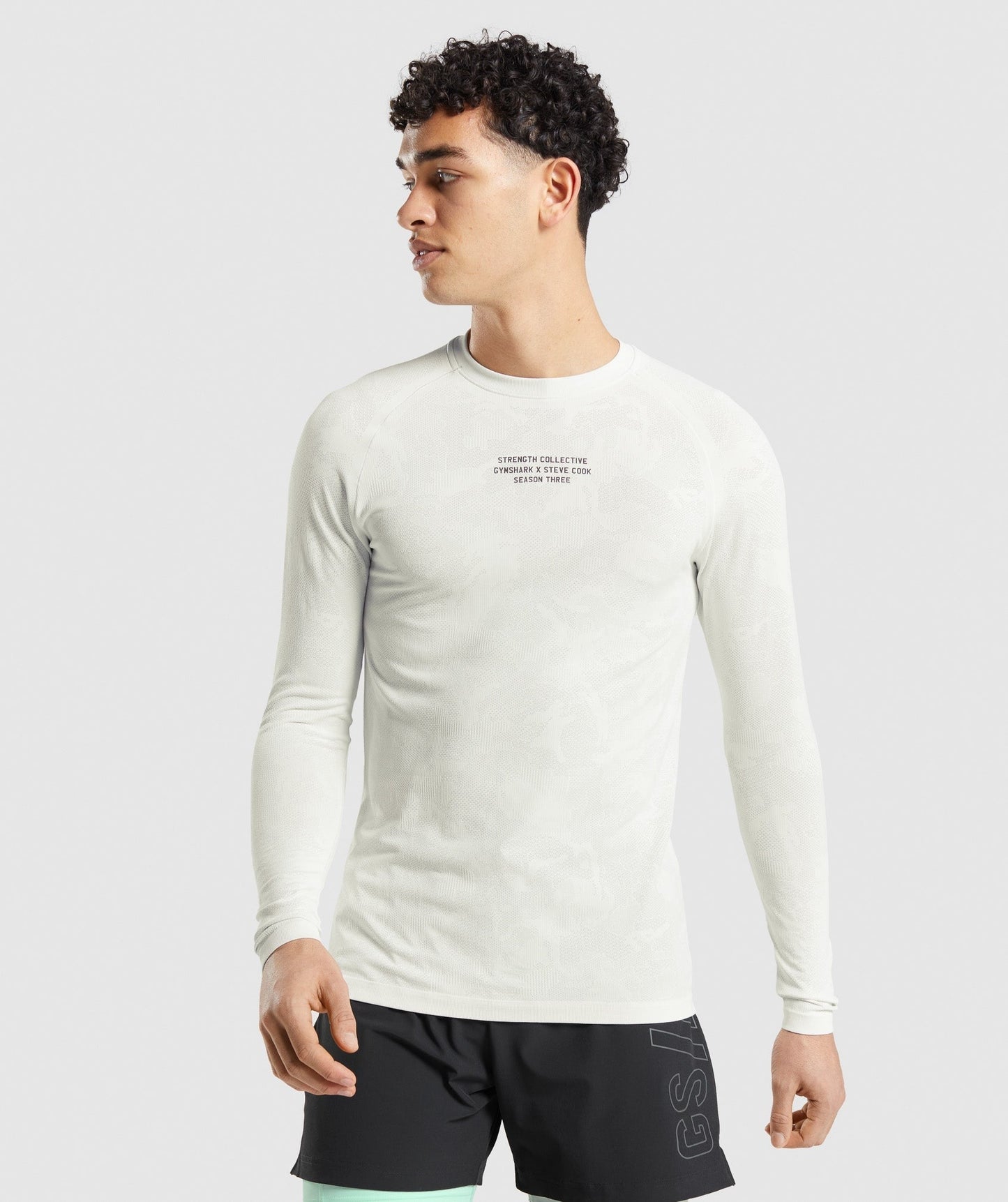 Gymshark //Steve Cook Long Sleeve Seamless T-Shirt - Off White/Light Grey