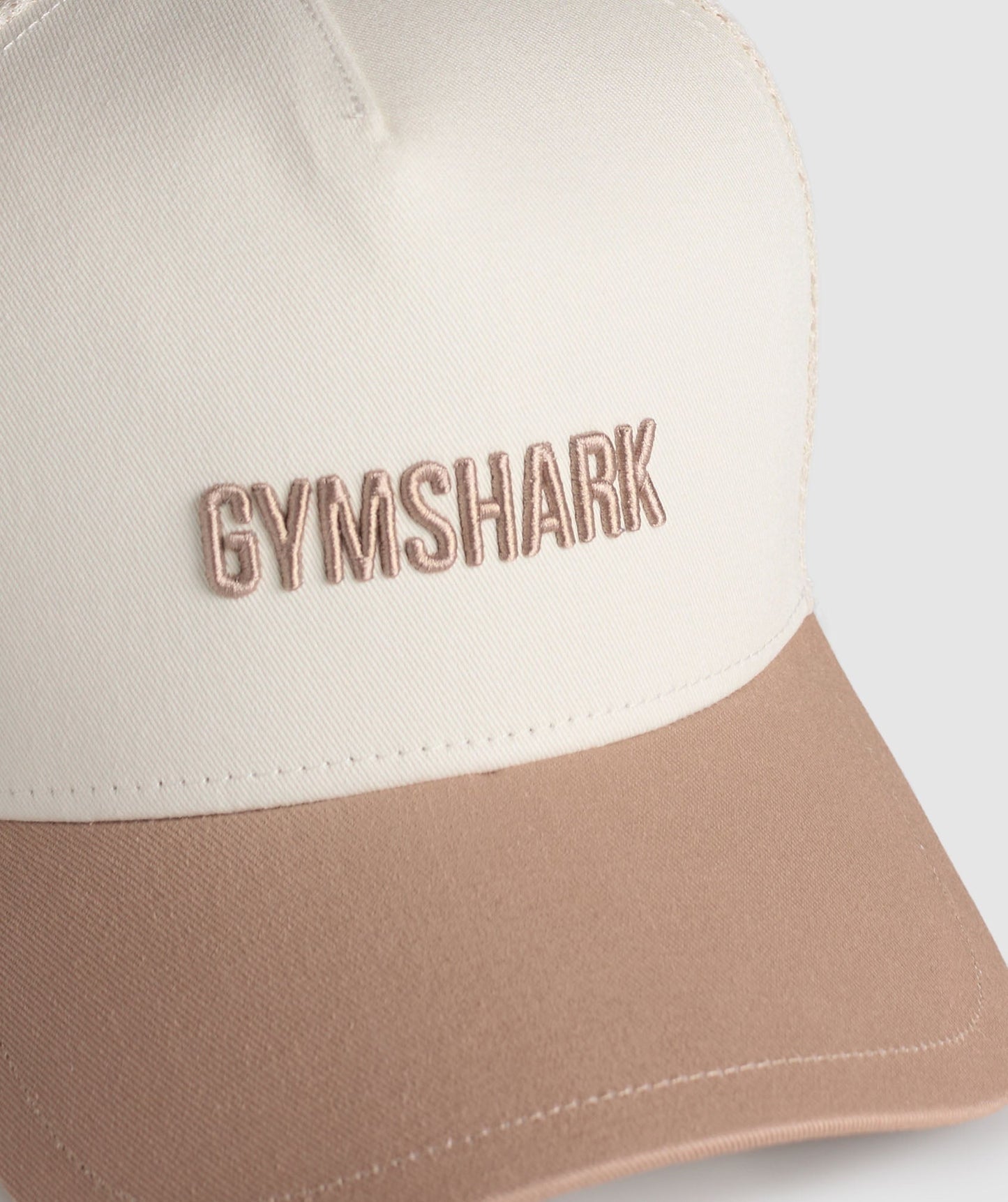 Gymshark Wordmark Trucker Cap - Oat White/Deep Fawn Brown