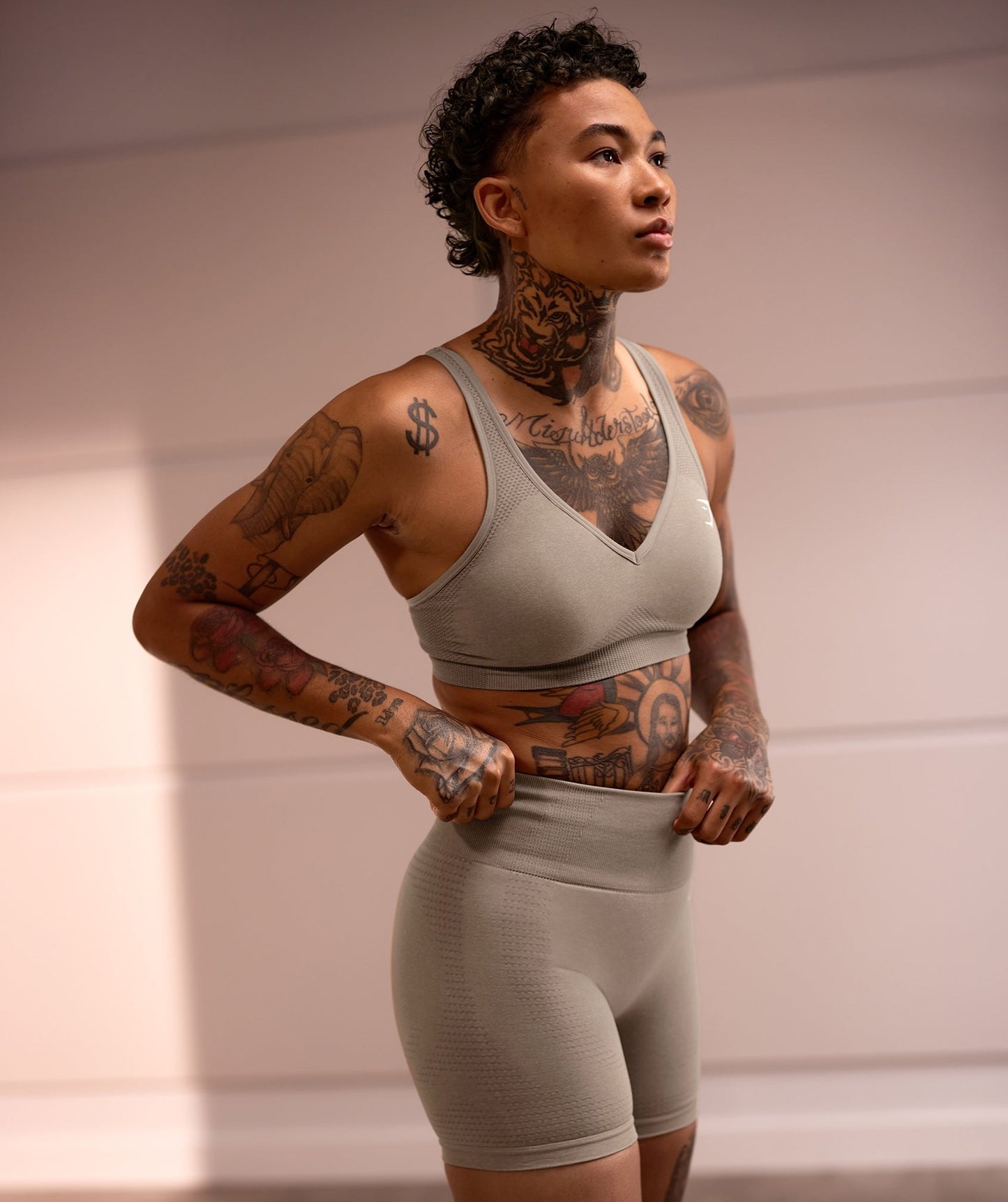 Gymshark Vital V Neck Sports Bra - Vanilla Brown Marl