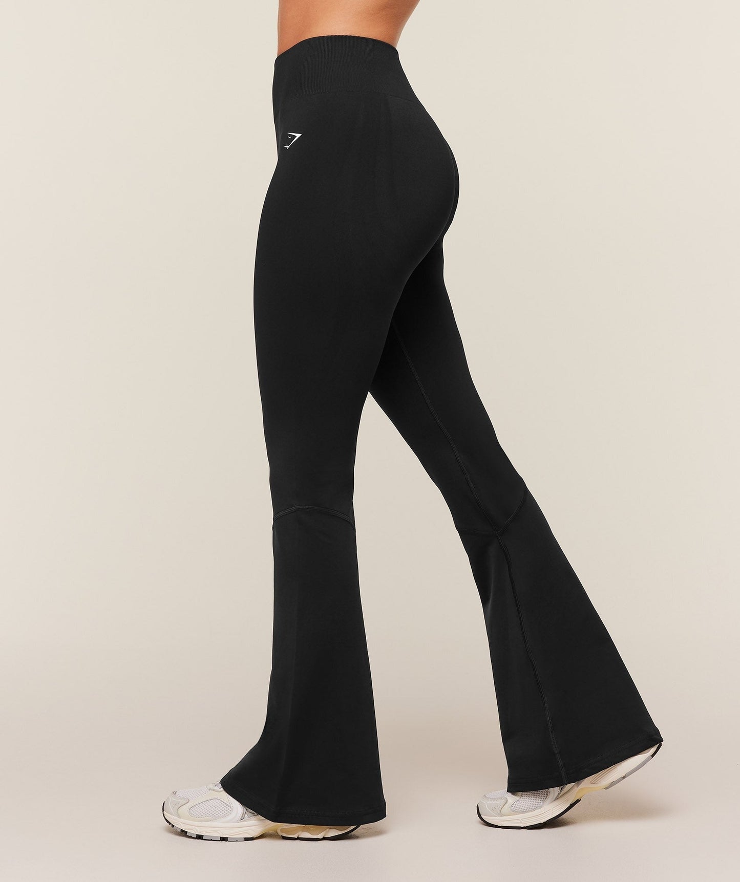 Gymshark Light Hold Flared Leggings - GS Black