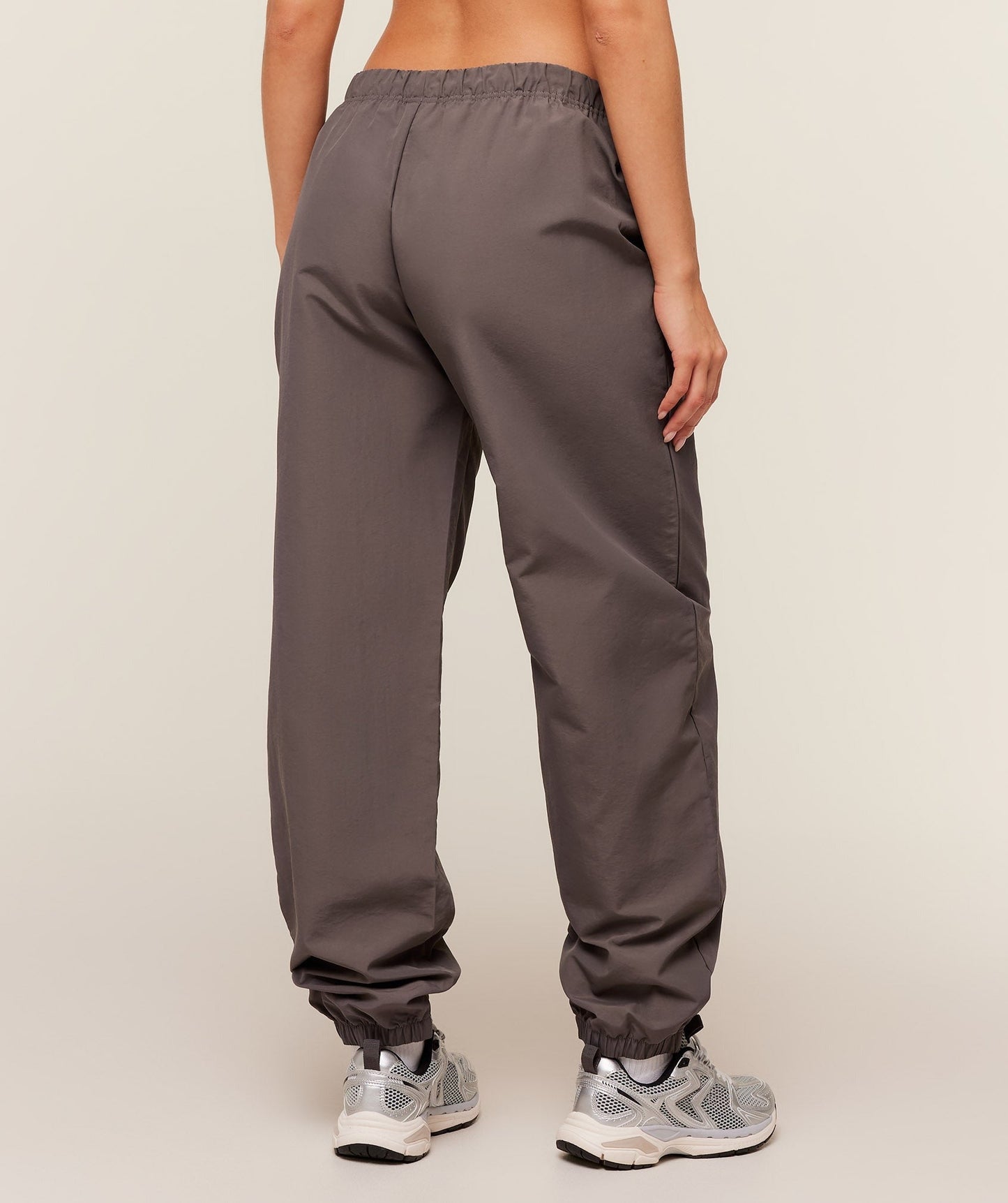 Gymshark Woven Track Pants - Cool Brown