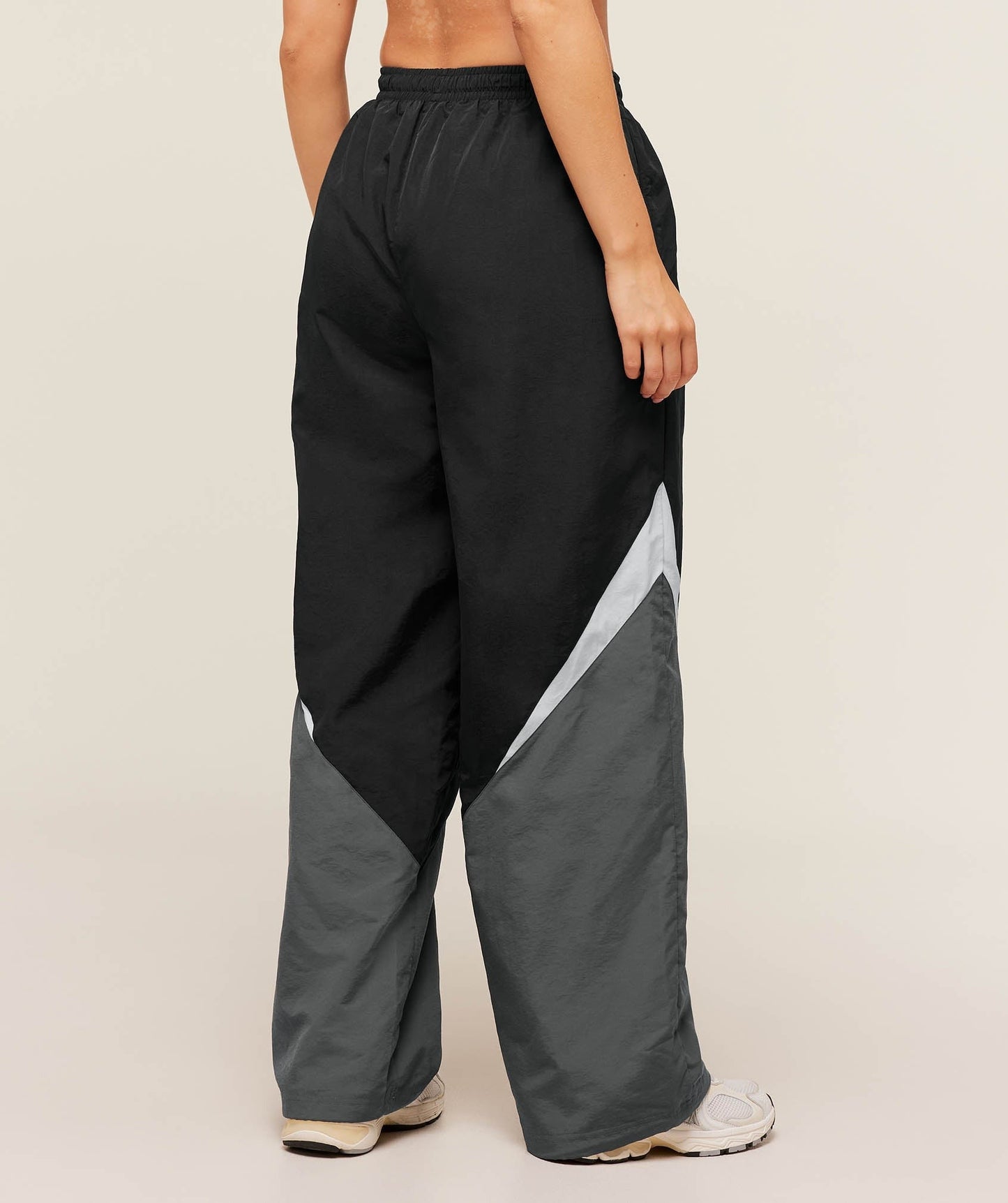 Gymshark Contrast Track Pants - Black/Graphite Grey/Oat White