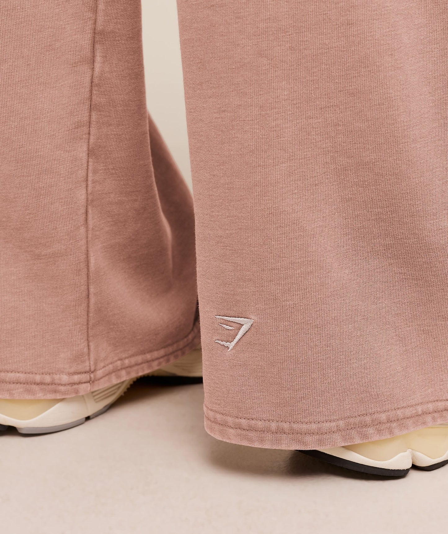 Gymshark Chainstitch Graphic Wide Leg Joggers - Chestnut Pink/Wash