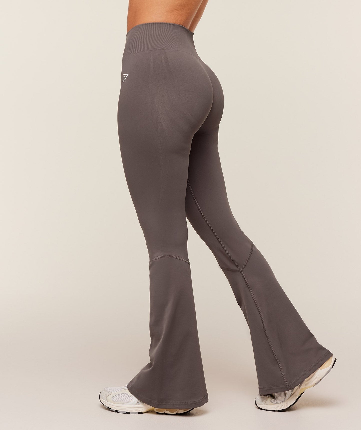 Gymshark Light Hold Flared Leggings - Cool Brown
