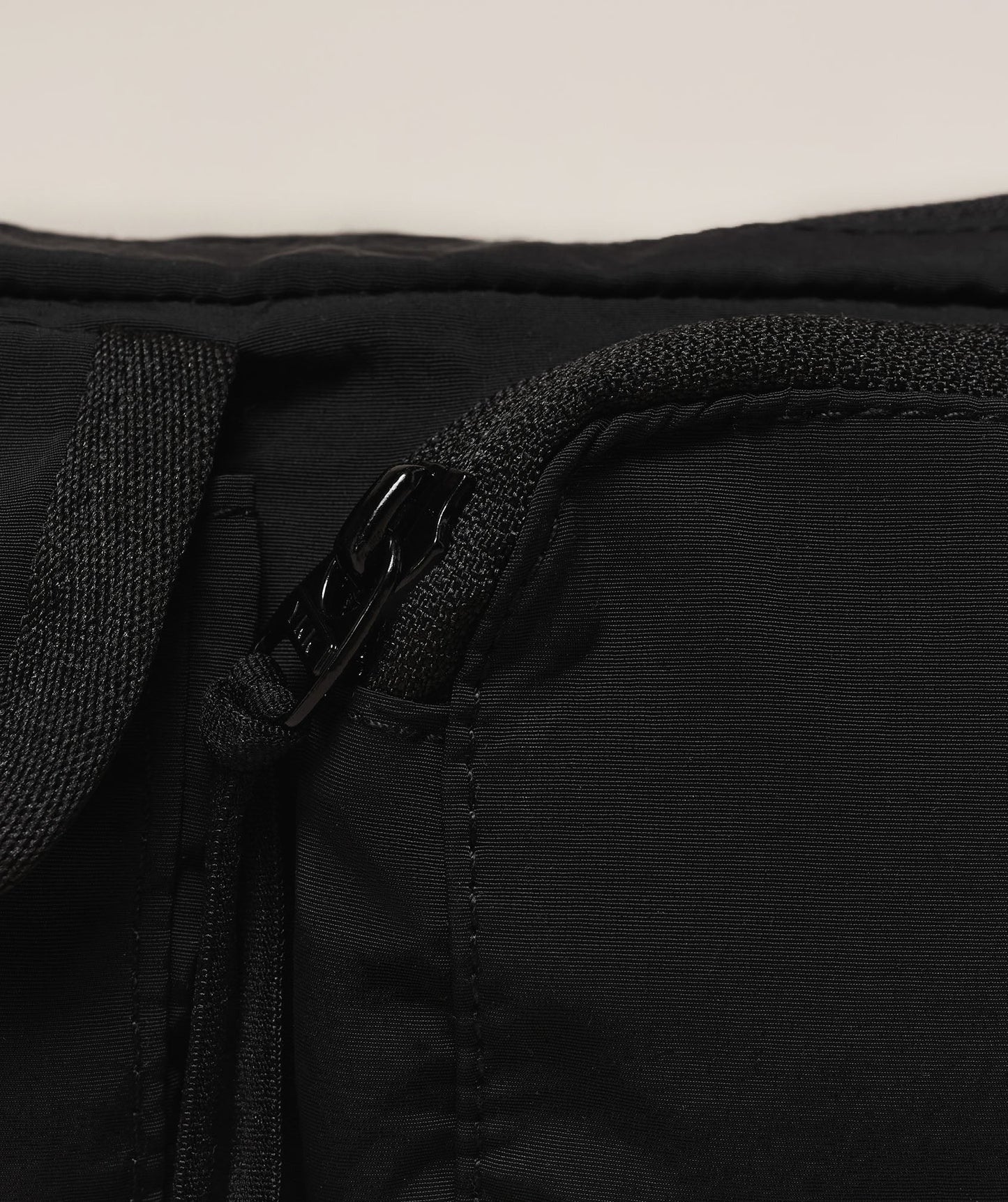 Gymshark Pleat Sling Bag - Black