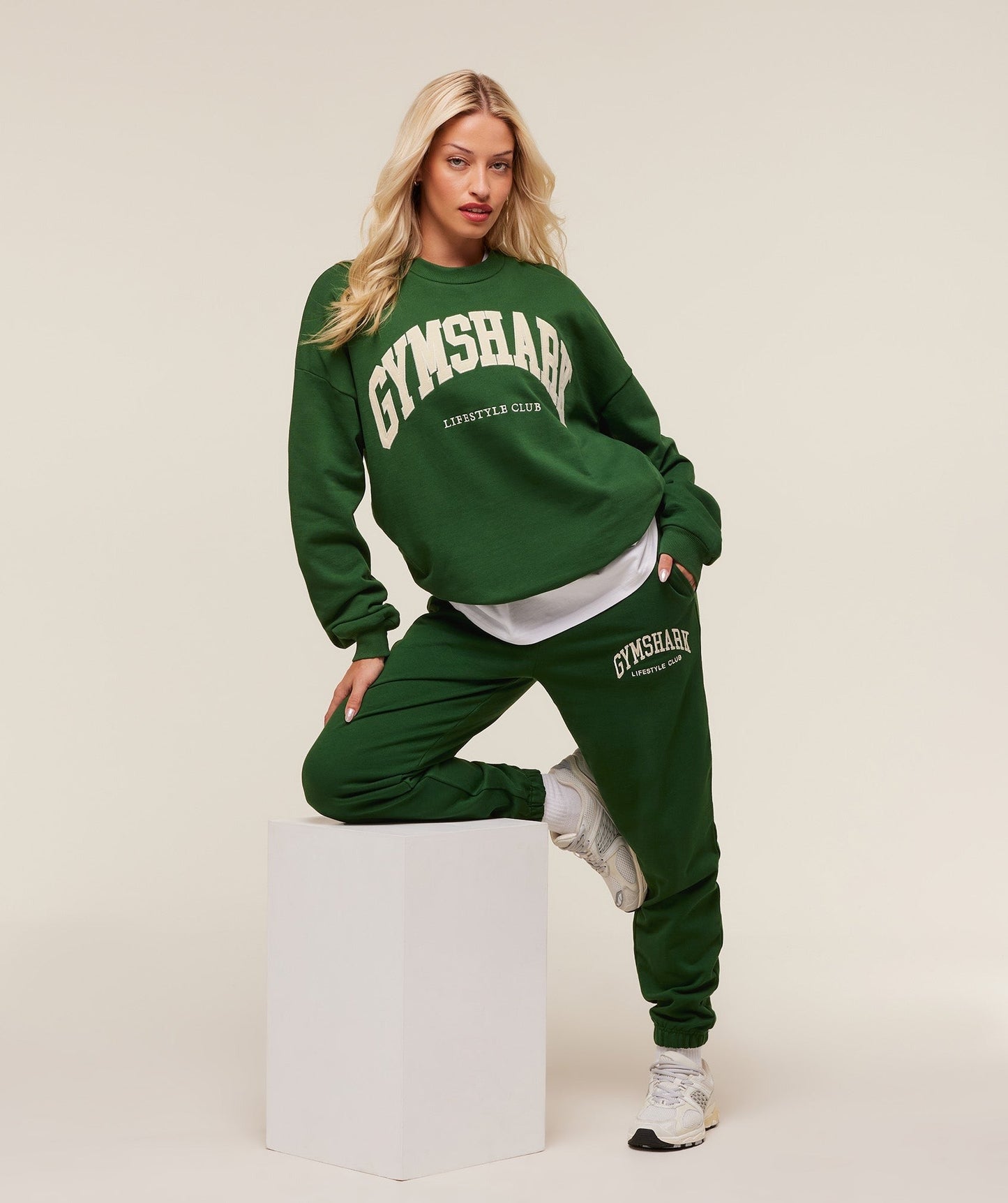 Gymshark Collegiate Graphic Crew Neck Pullover - Athletic Green