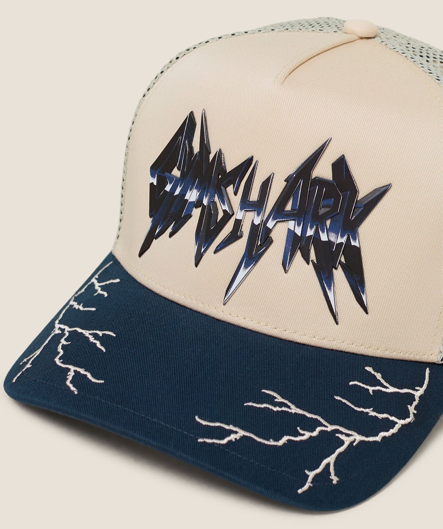 Gymshark Lightning Graphic Trucker Cap - Tinted White