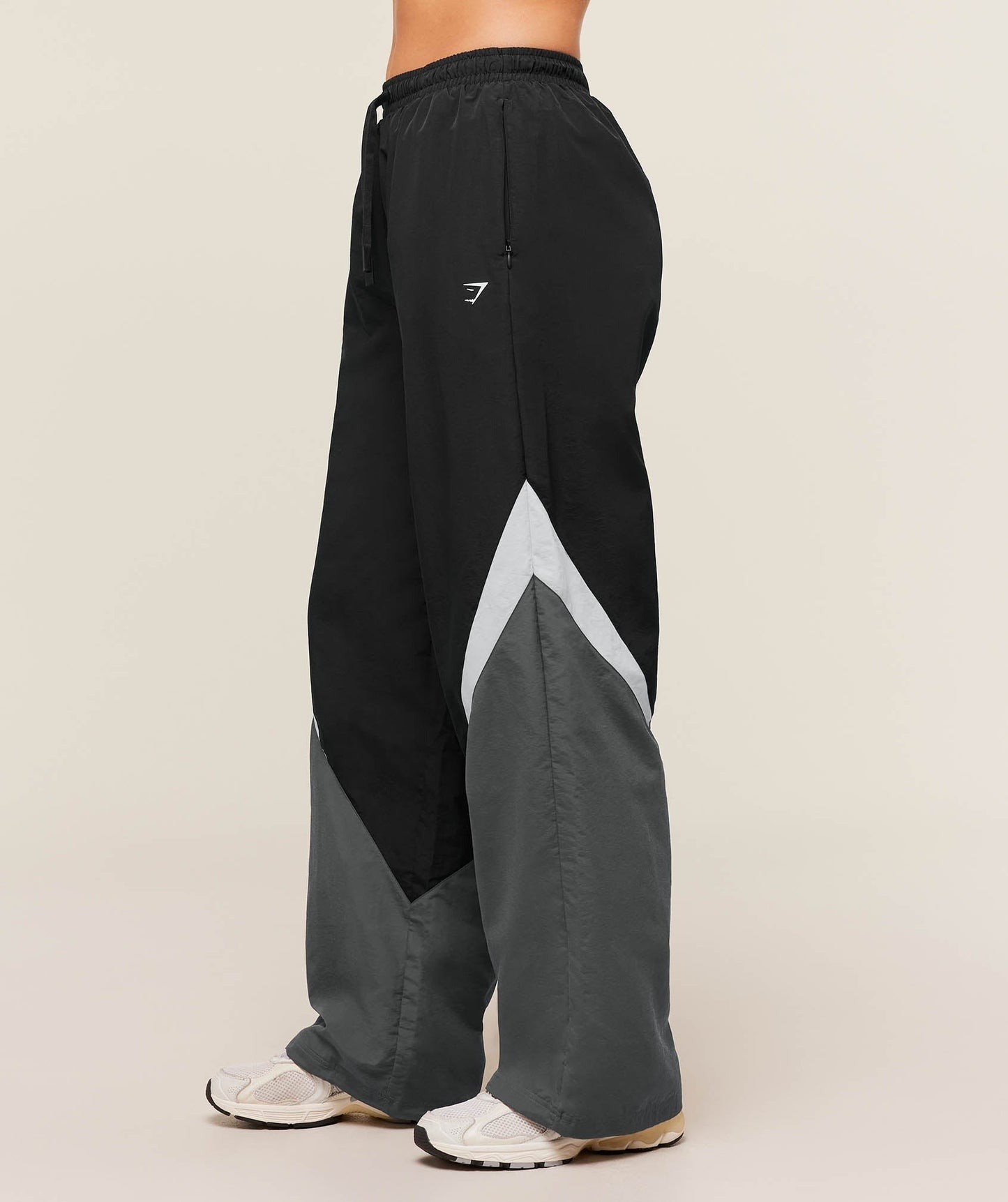 Gymshark Contrast Track Pants - Black/Graphite Grey/Oat White
