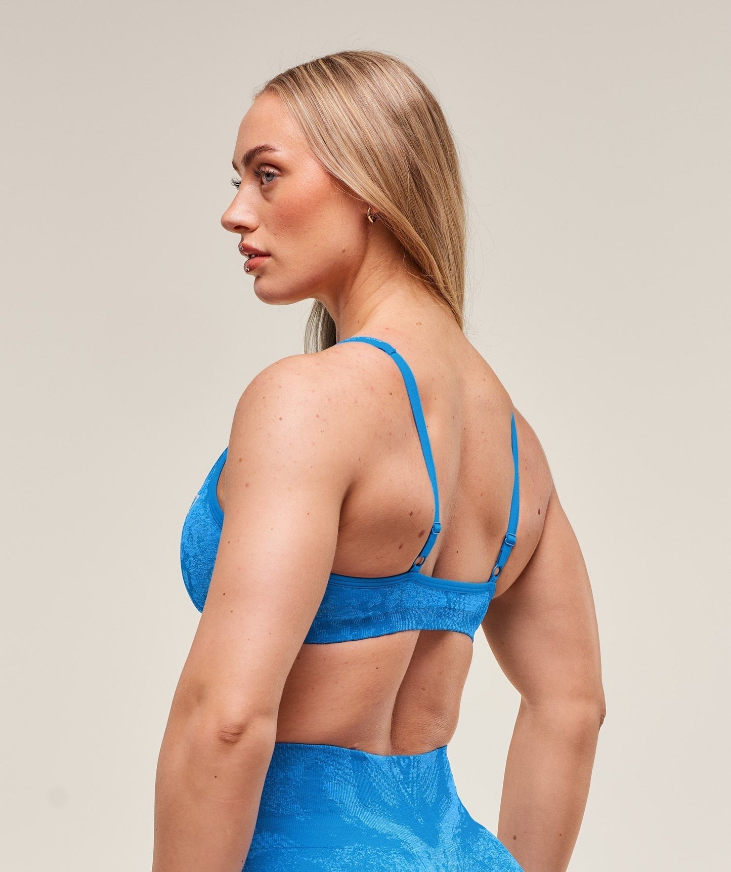 Gymshark Adapt Animal X Whitney Seamless Twist Front Bra - Barbell Blue/Gentle Blue