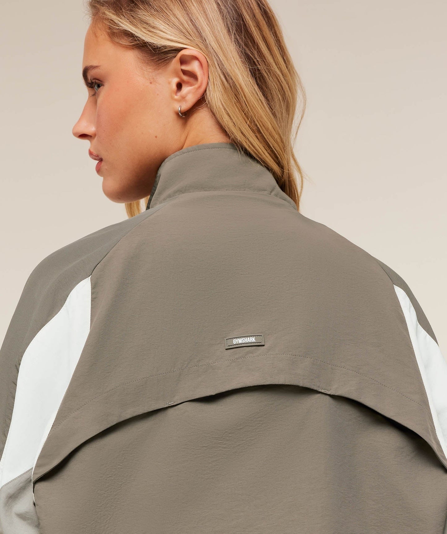 Gymshark Contrast Woven Jacket - Camo Brown/Linen Brown/Oat White