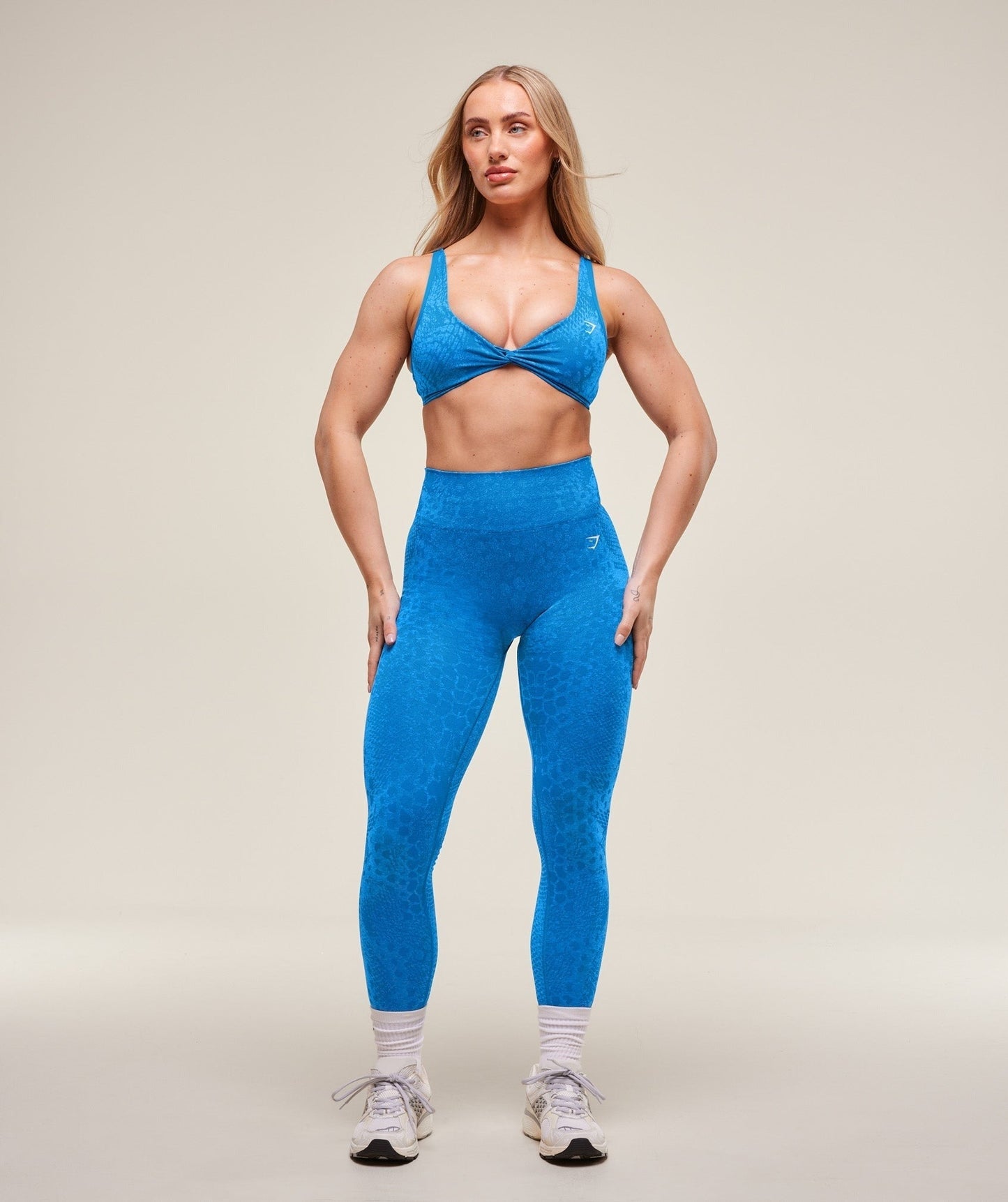 Gymshark Adapt Animal X Whitney Seamless Twist Front Bra - Barbell Blue/Gentle Blue