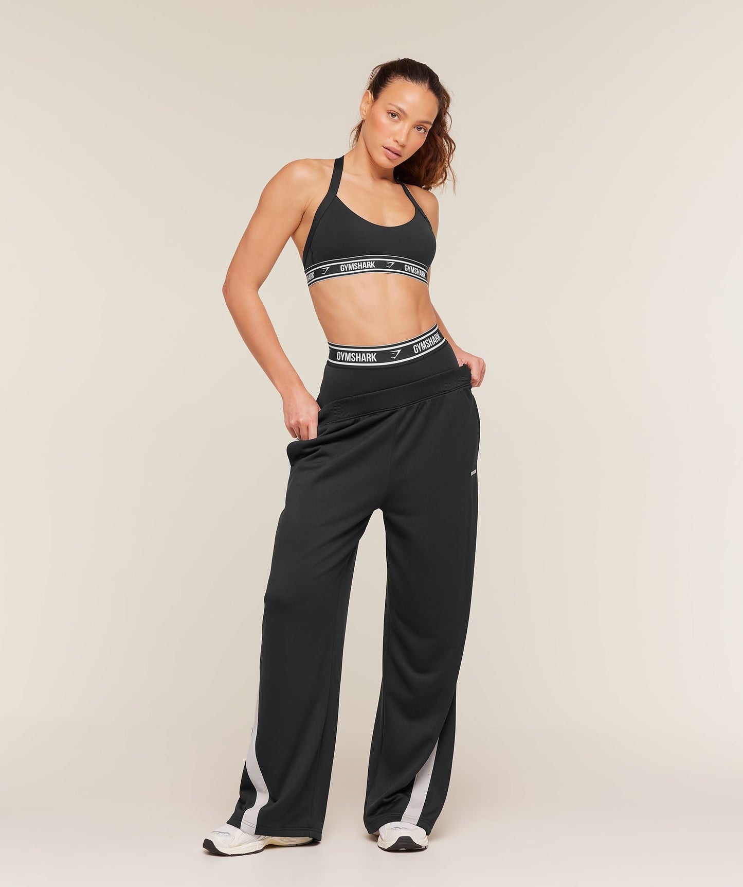 Gymshark Light Support Halter Neck Logo Sports Bra - Black