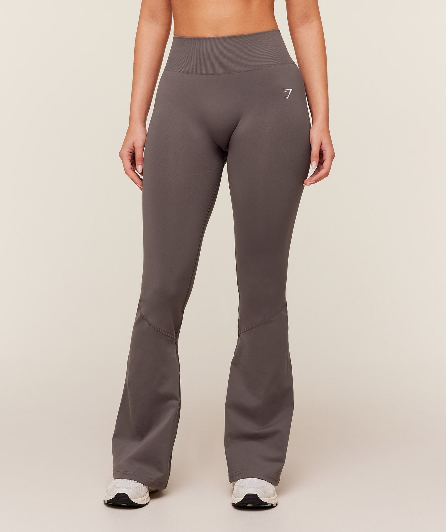 Gymshark Light Hold Flared Leggings - Cool Brown