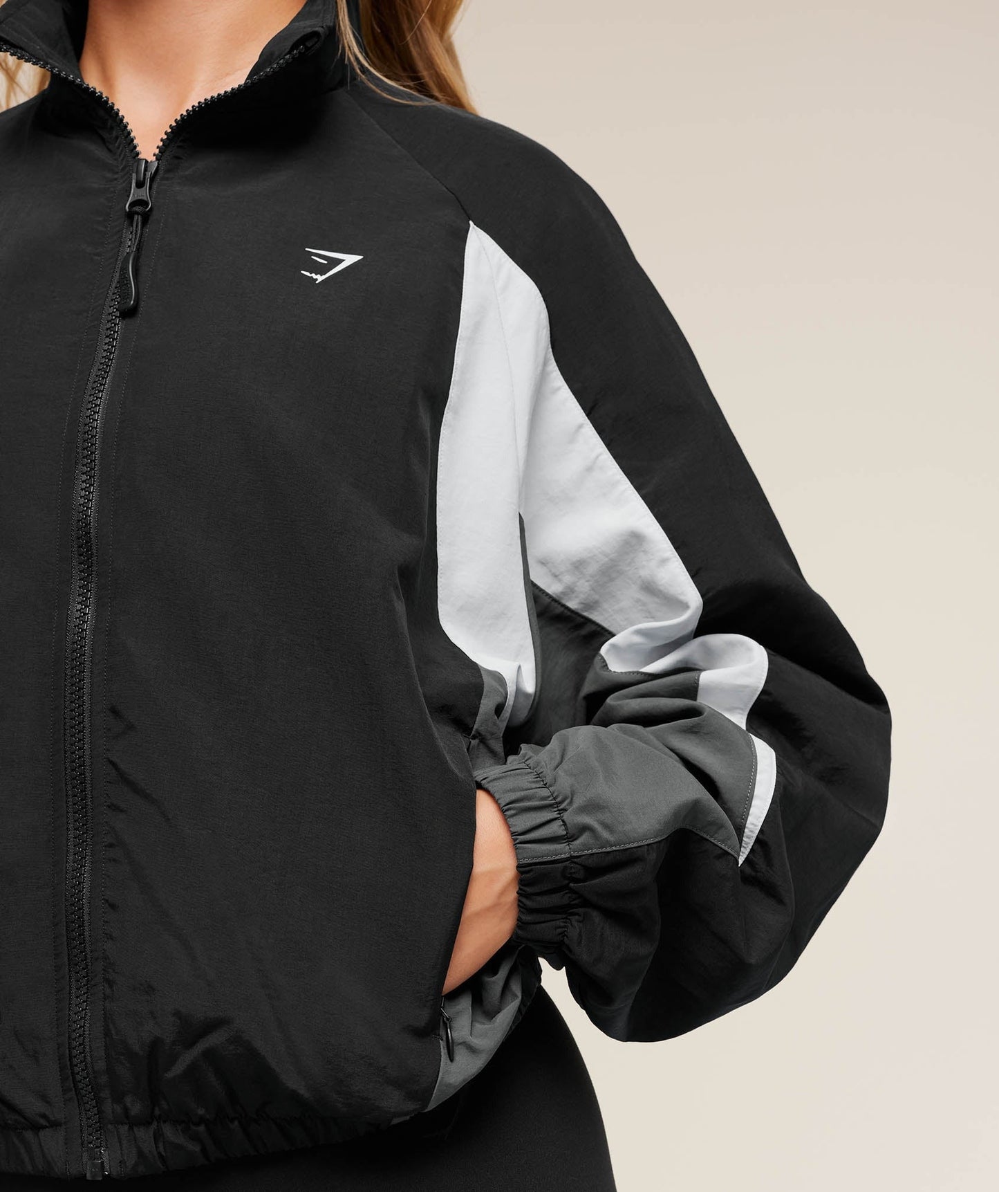 Gymshark Contrast Woven Jacket - Black/Graphite Grey/Oat White