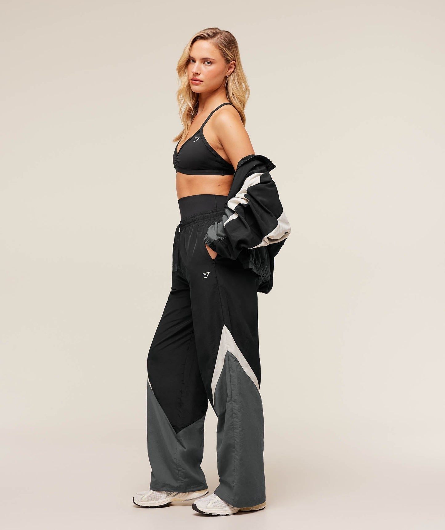 Gymshark Contrast Track Pants - Black/Graphite Grey/Oat White