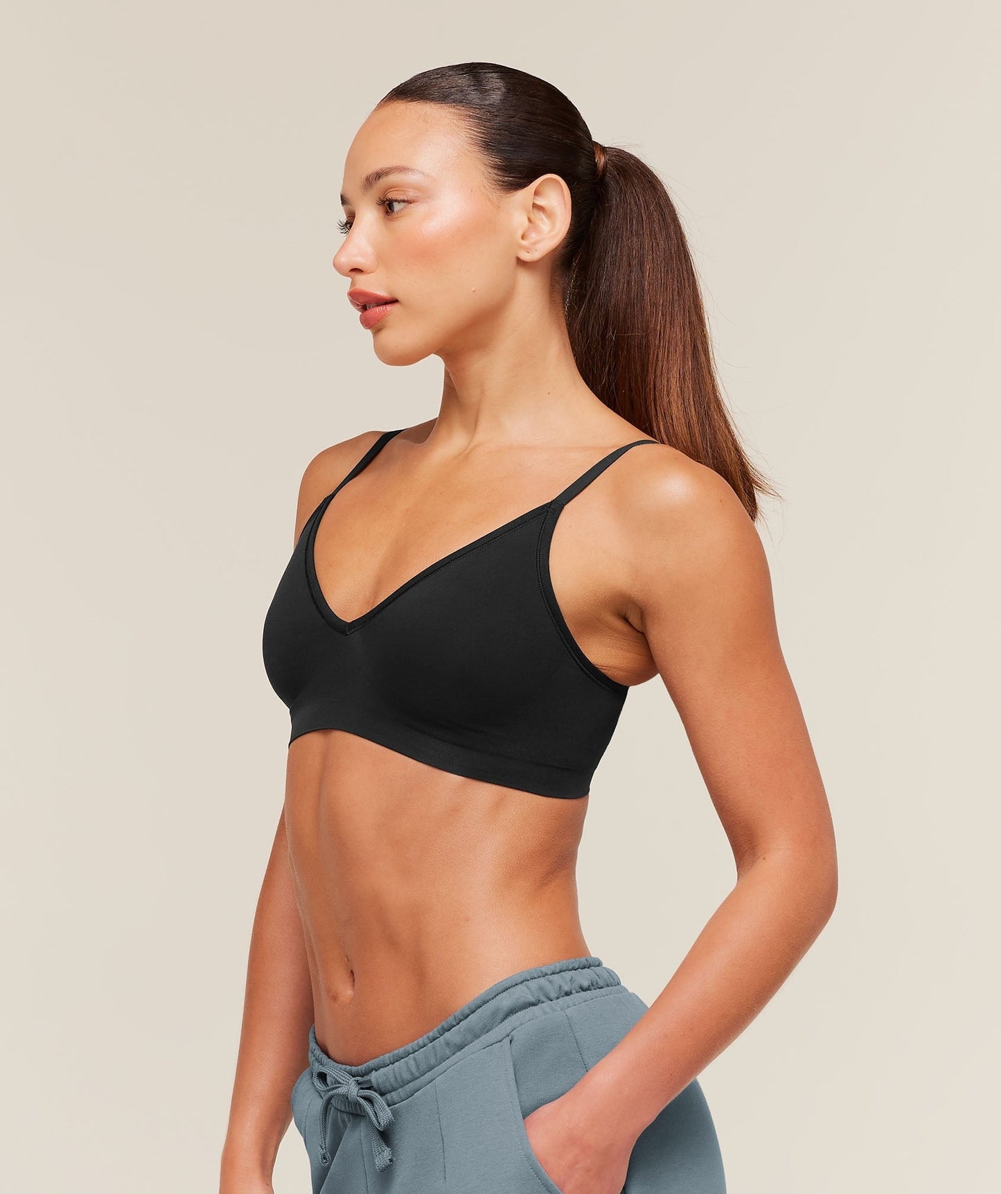 Gymshark FeatherForm V-Neck Bralette - Black