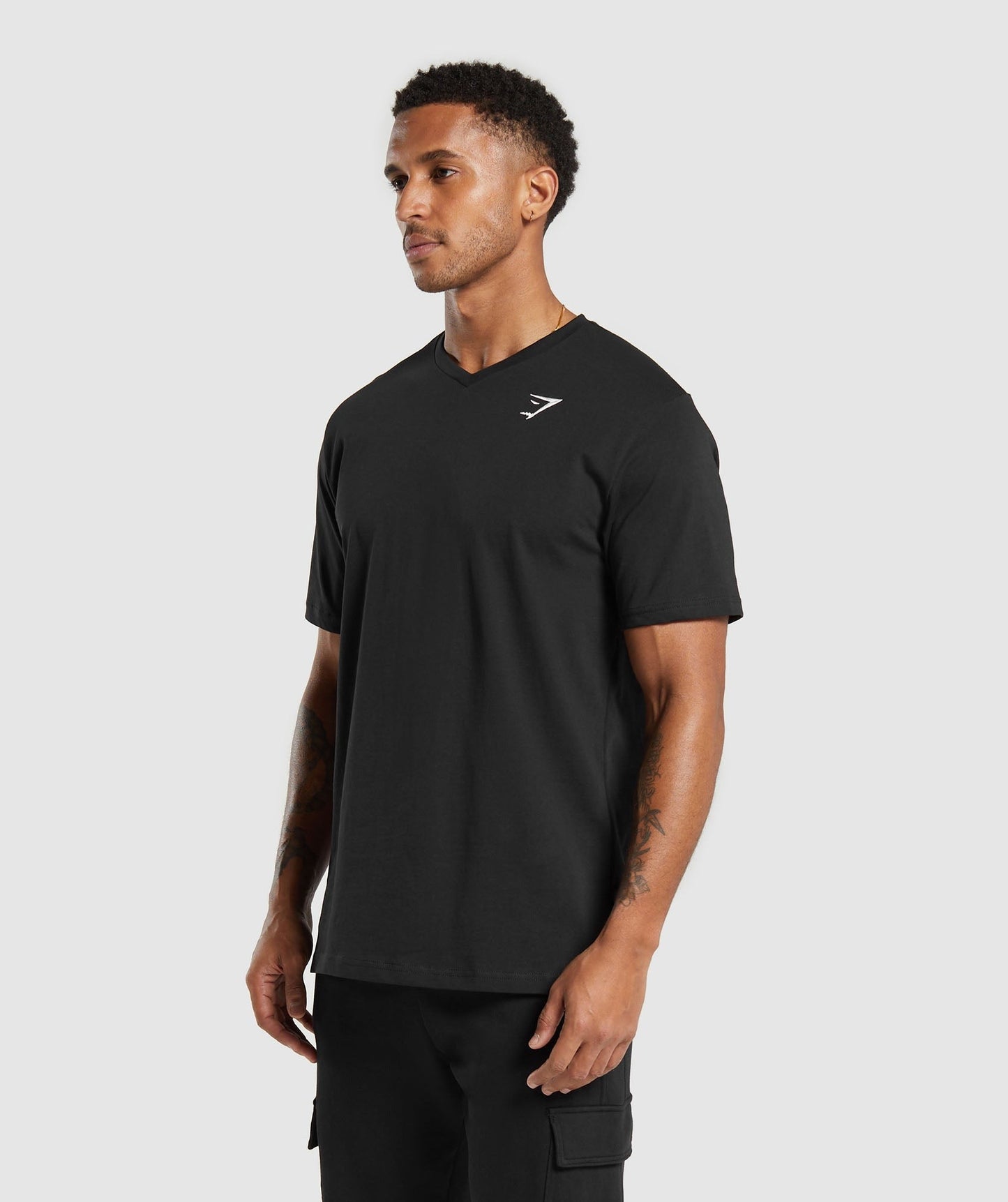 Gymshark Crest V-Neck T Shirt - Black