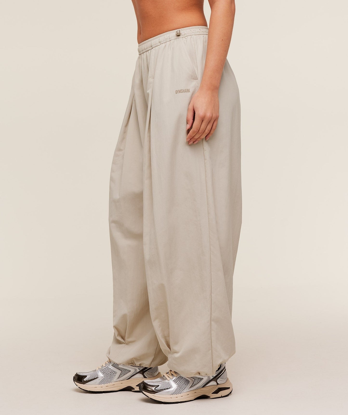 Gymshark Weekend Lifestyle Parachute Pants - Pebble Grey