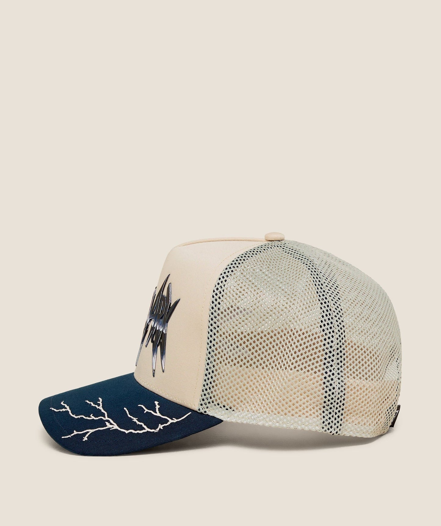 Gymshark Lightning Graphic Trucker Cap - Tinted White