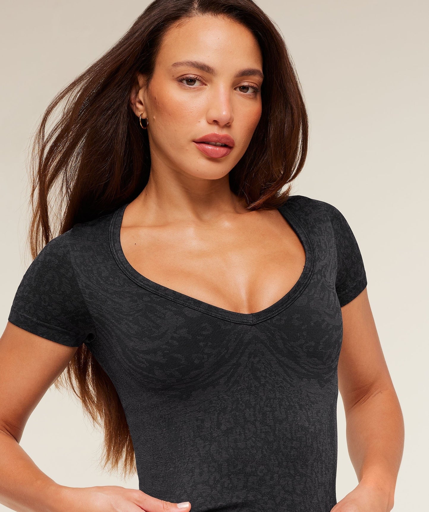 Gymshark Adapt Animal X Whitney Short Sleeve Top - Black / Asphalt Grey
