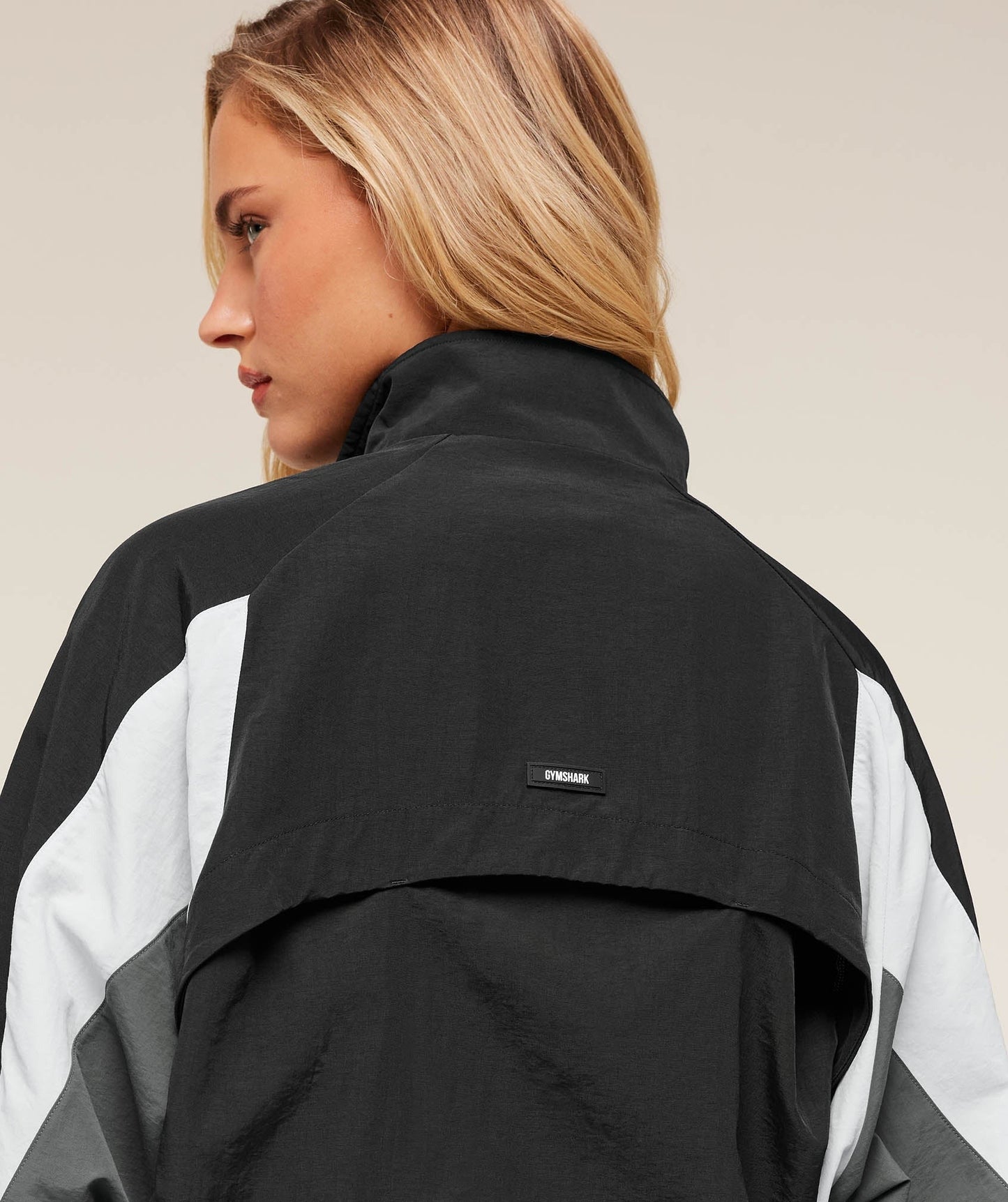 Gymshark Contrast Woven Jacket - Black/Graphite Grey/Oat White