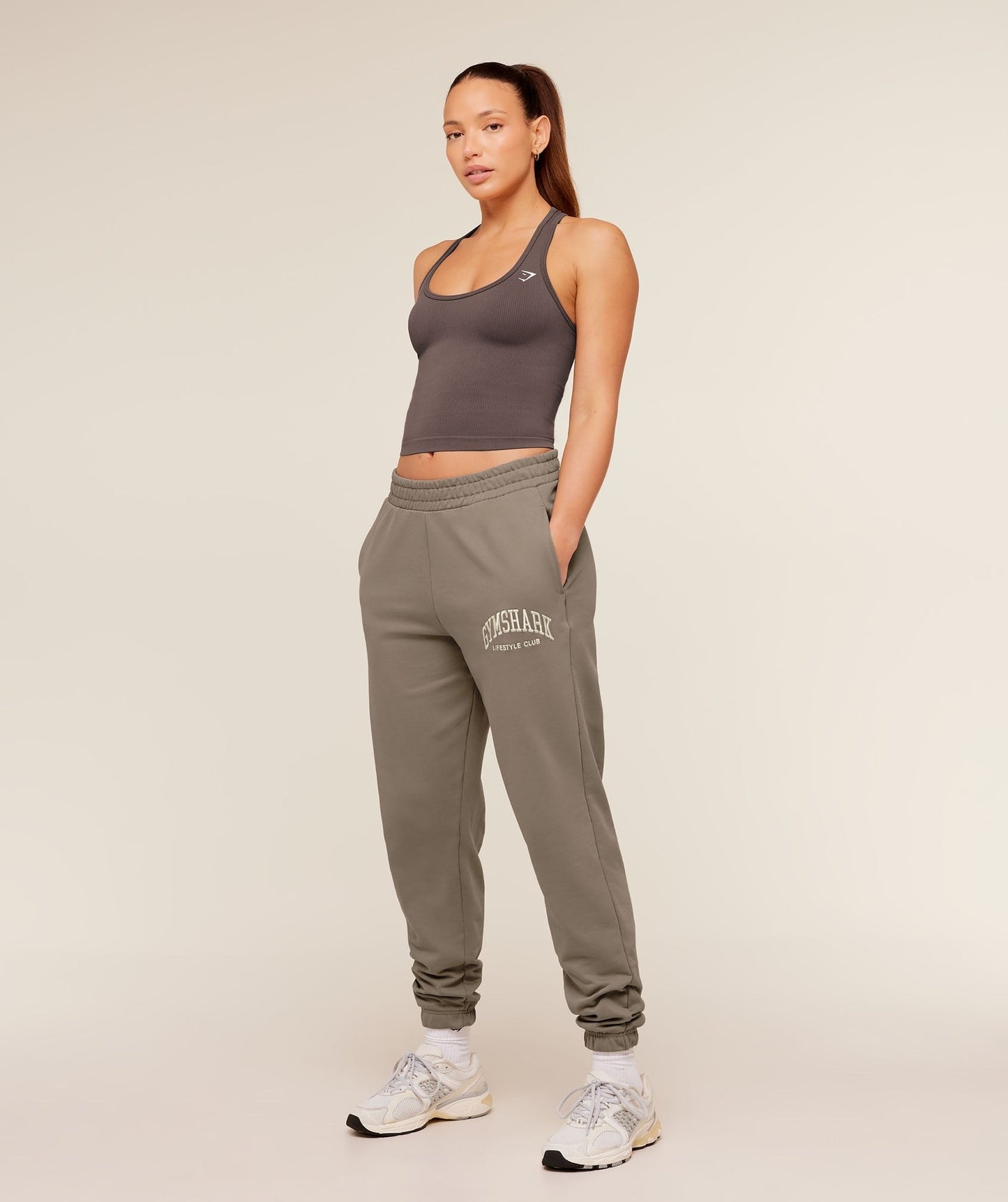 Gymshark Collegiate Graphic Joggers - Lifestyle Brown