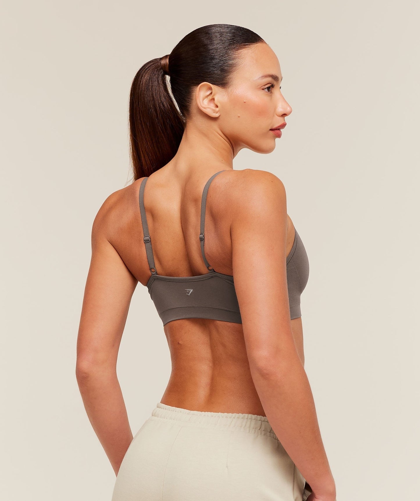 Gymshark FeatherForm V-Neck Bralette - Cool Brown