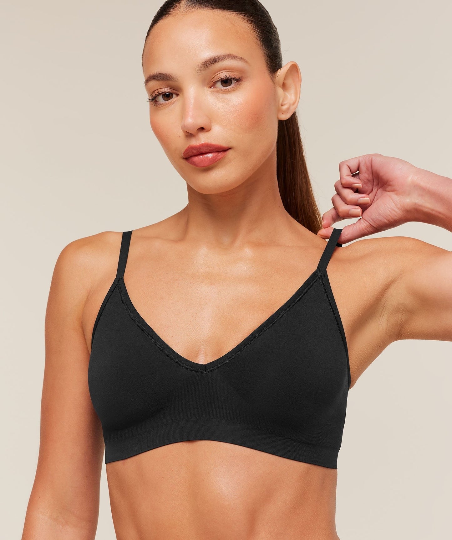 Gymshark FeatherForm V-Neck Bralette - Black