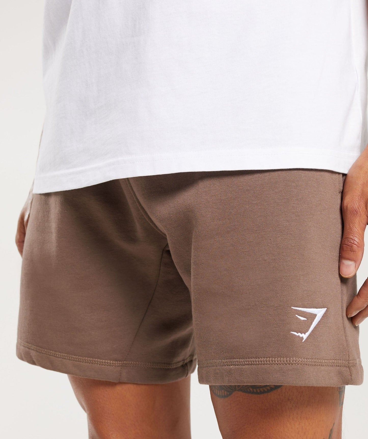 Gymshark Crest 7" Shorts - Truffle Brown