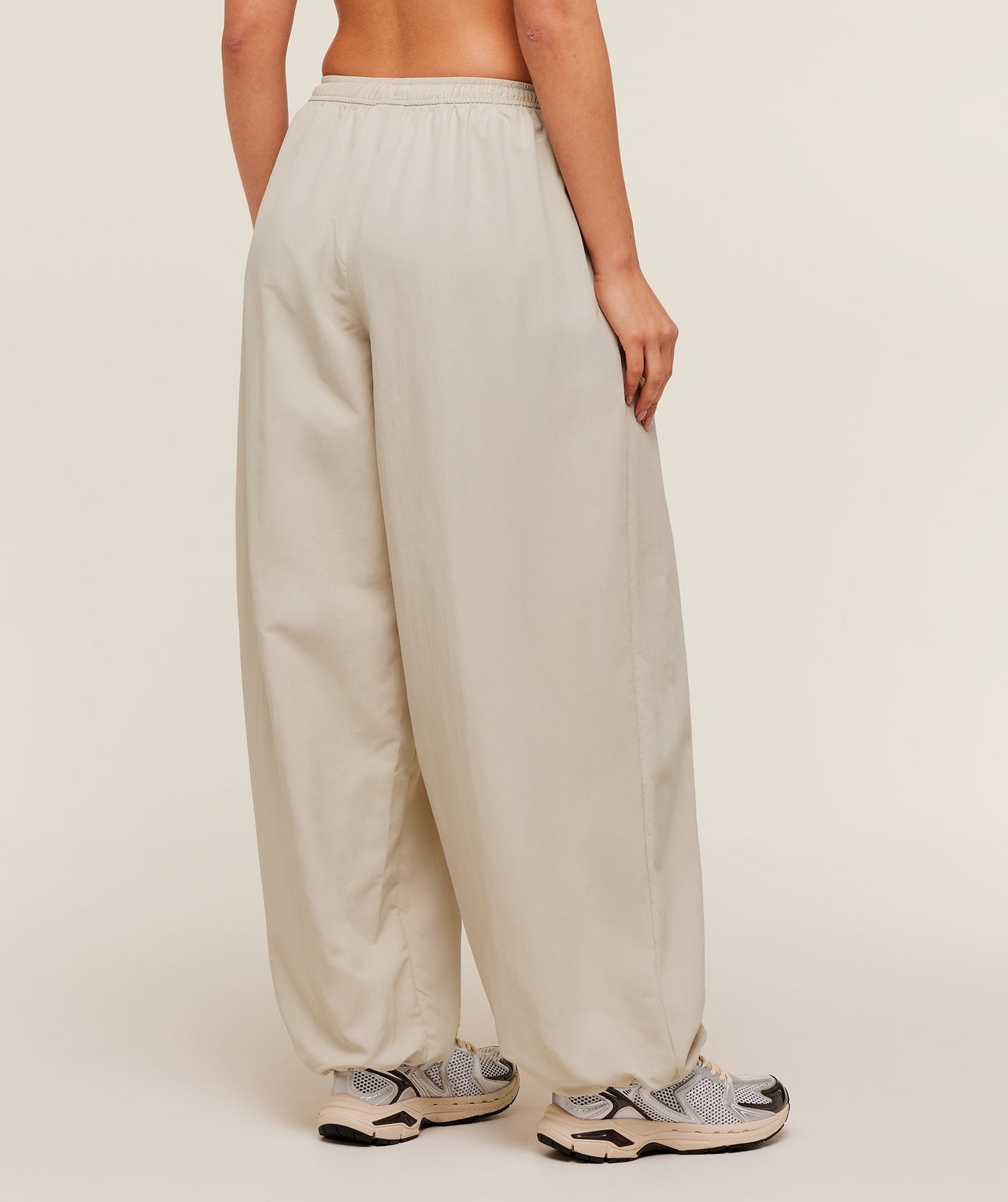 Gymshark Weekend Lifestyle Parachute Pants - Pebble Grey