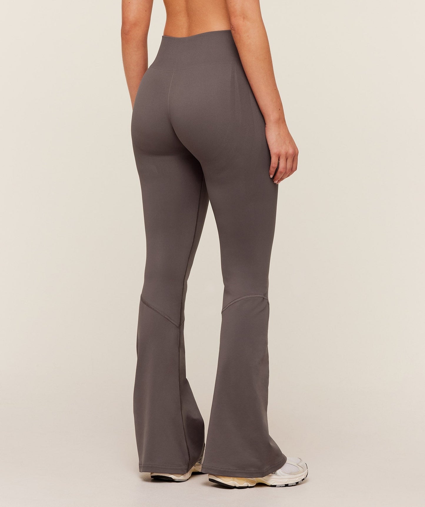 Gymshark Light Hold Flared Leggings - Cool Brown