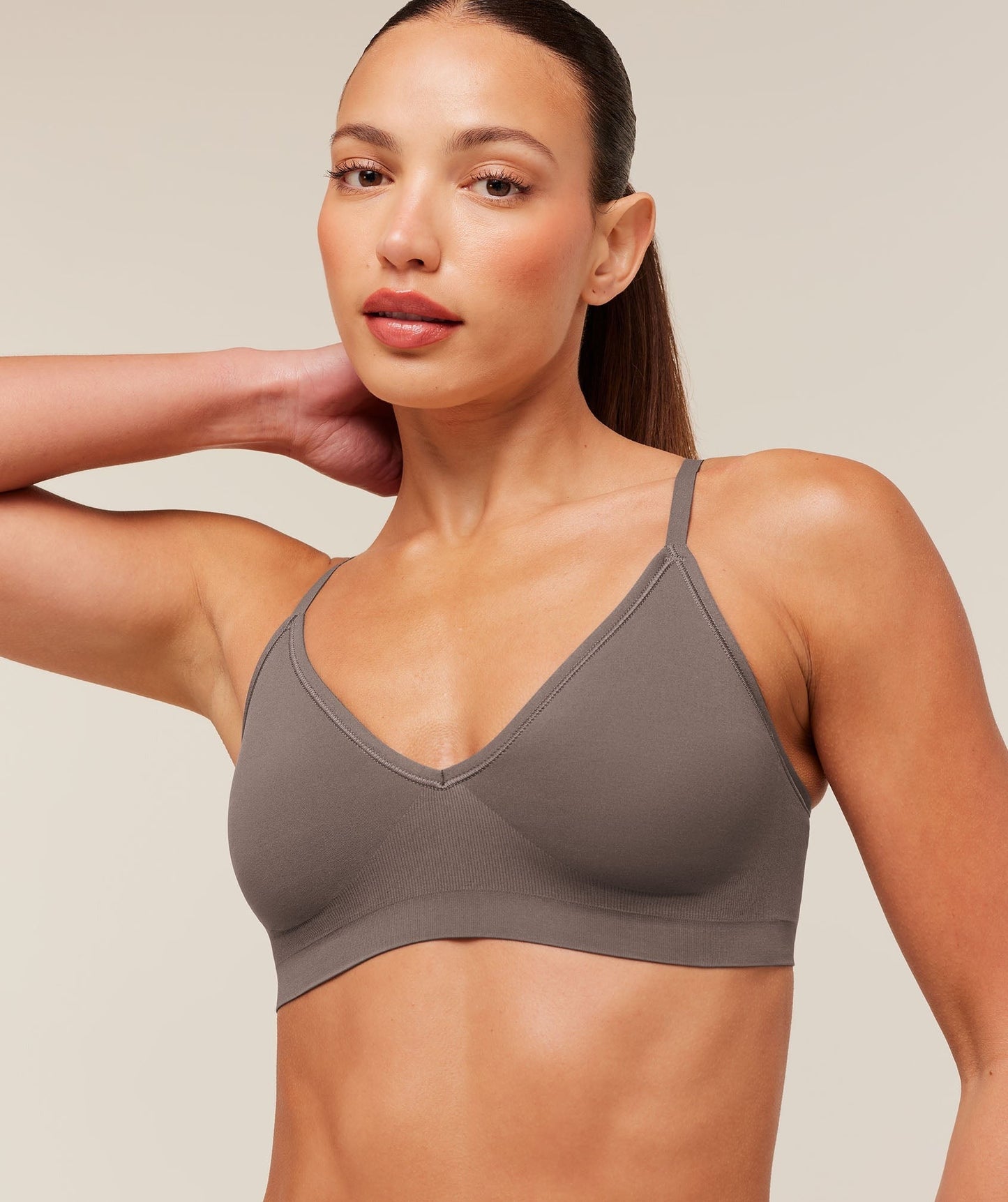 Gymshark FeatherForm V-Neck Bralette - Cool Brown