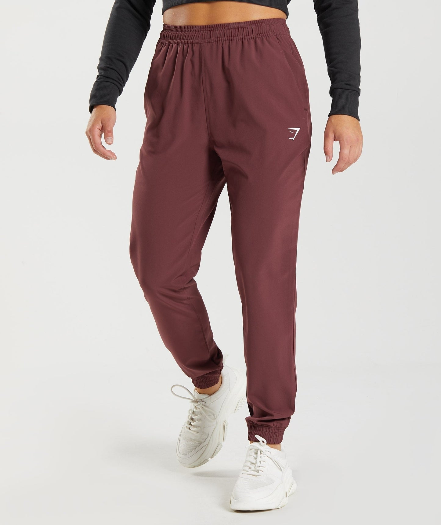 Gymshark Training Woven Joggers - Cherry Brown