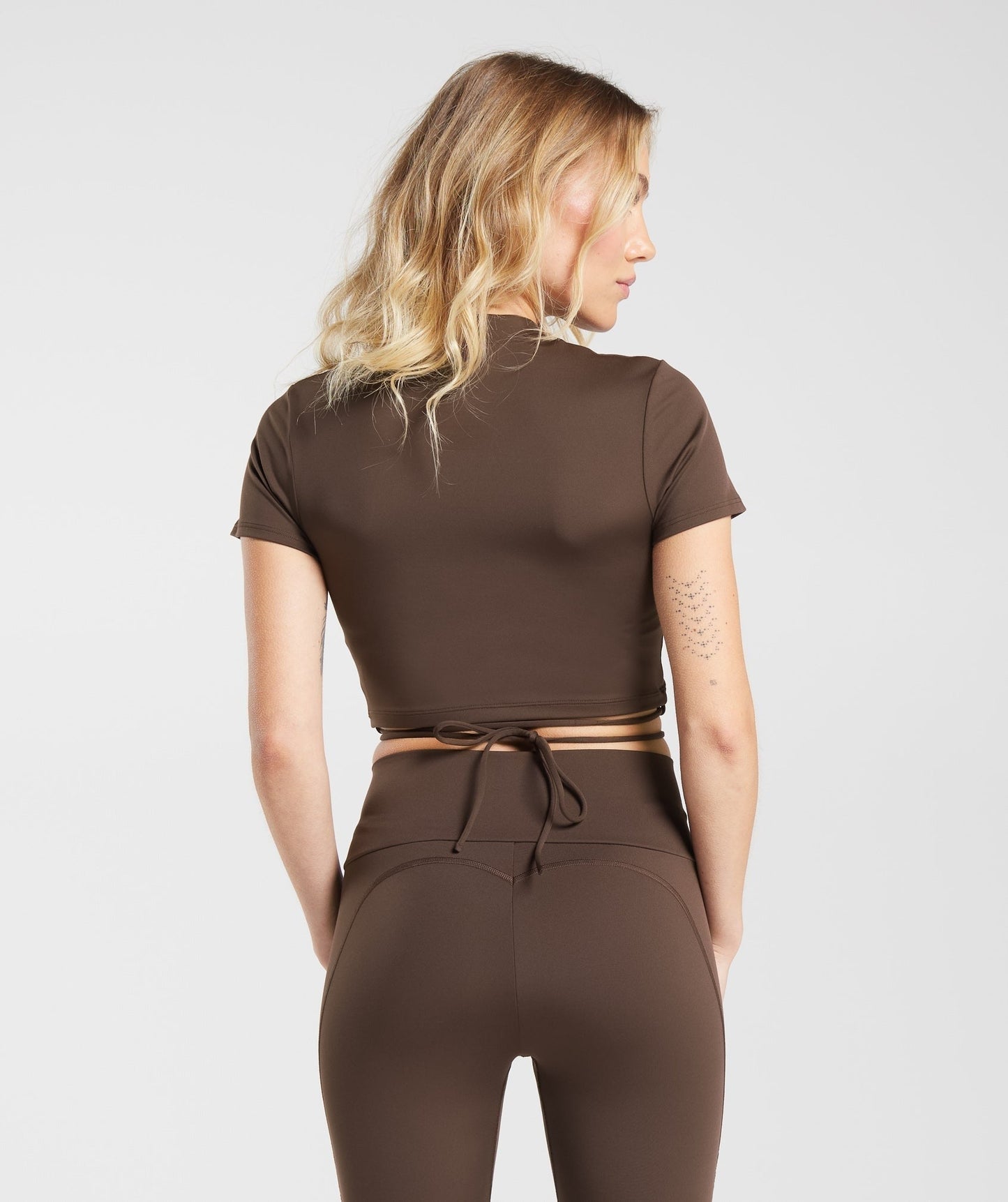 Gymshark Everyday Mock Neck Ribbon T-Shirt - Archive Brown