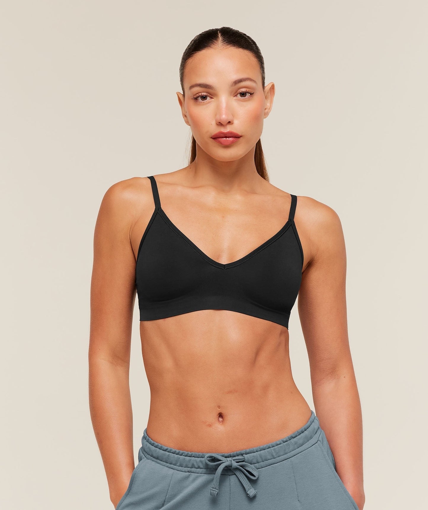 Gymshark FeatherForm V-Neck Bralette - Black