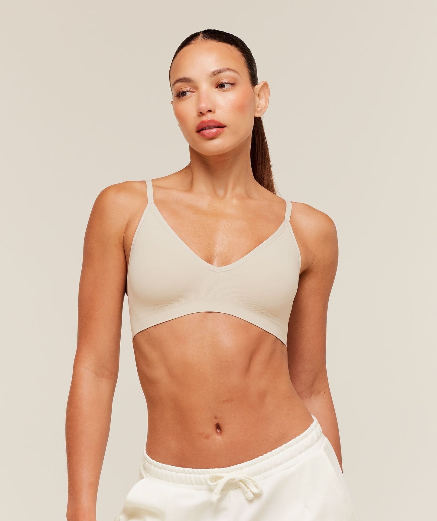 Gymshark FeatherForm V-Neck Bralette - Pebble Grey