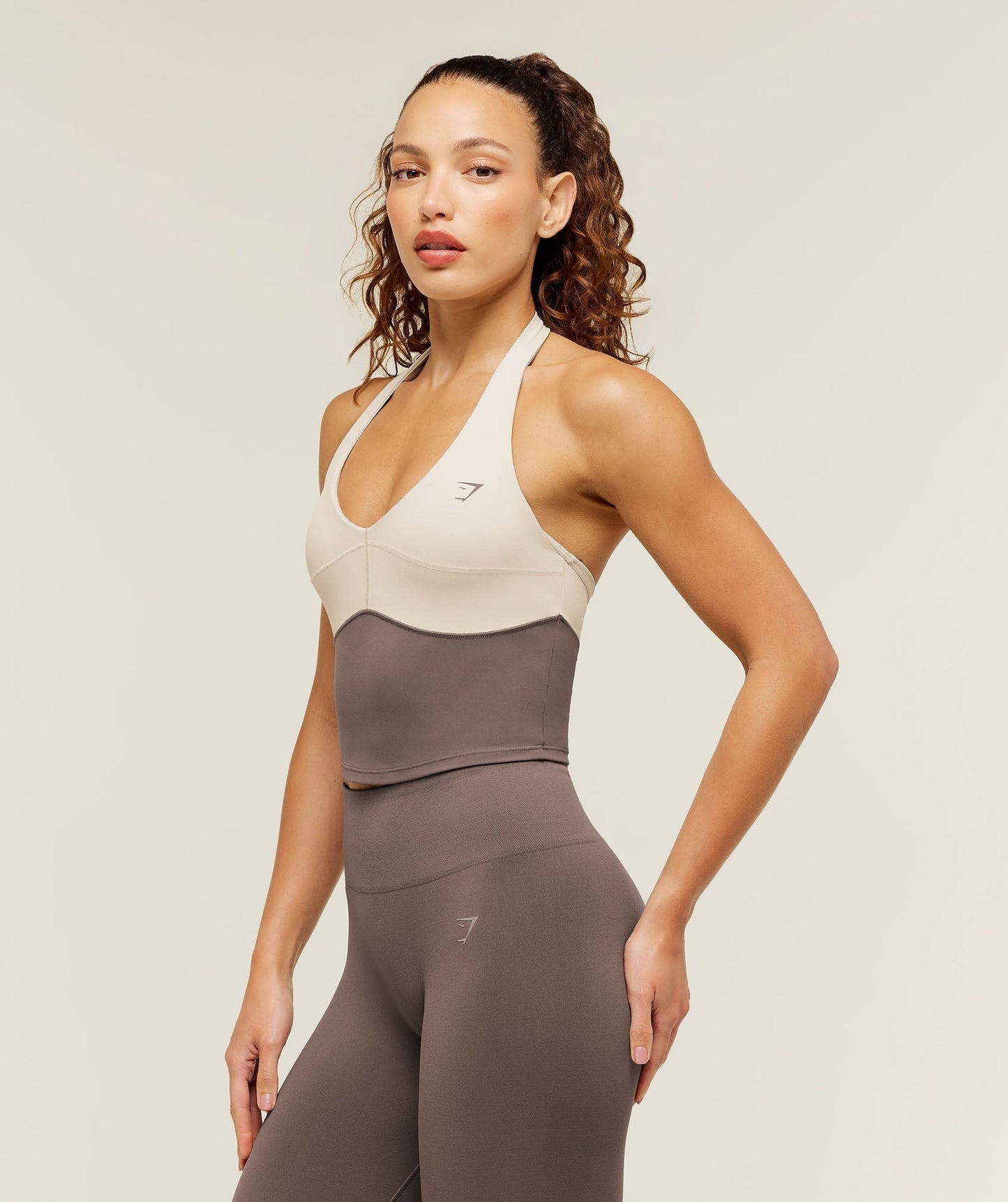Gymshark Colour Block Halter Neck Tank With Shelf - Cool Brown/Pebble Grey